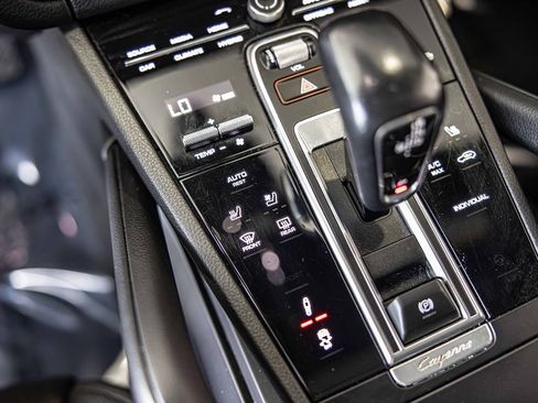 Used 2021 Porsche Cayenne E-Hybrid image 29