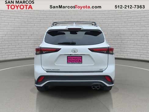 Used 2024 Toyota Highlander XSE image 6