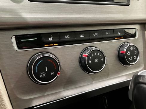 Used 2015 Volkswagen Golf TDI SE image 27