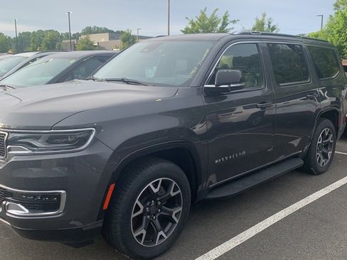 Used 2023 Jeep Wagoneer Series III w/ Preferred Equipment Group image 7