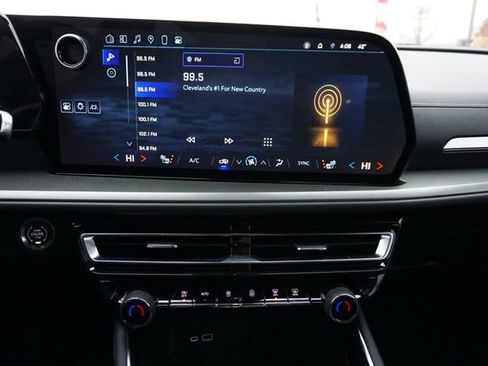 Certified 2025 Chevrolet Traverse LT w/ Driver Confidence Package image 14