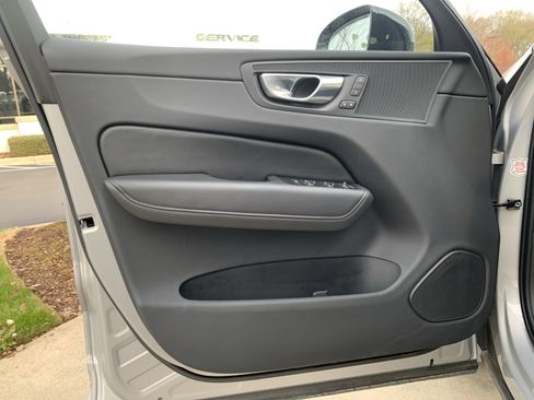 Used 2025 Volvo XC60 B5 Plus image 14