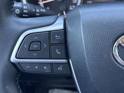 Used 2023 Toyota Highlander XLE image 25