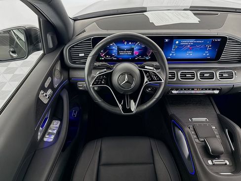 Used 2025 Mercedes-Benz GLS 450 4MATIC image 19