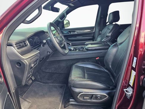 Used 2022 Jeep Wagoneer Series III RWD image 16