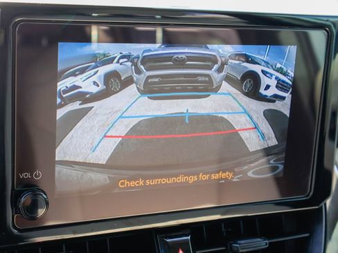 Used 2025 Toyota Corolla Cross LE FWD image 5