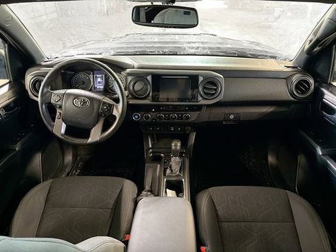 Used 2017 Toyota Tacoma TRD Off-Road image 10