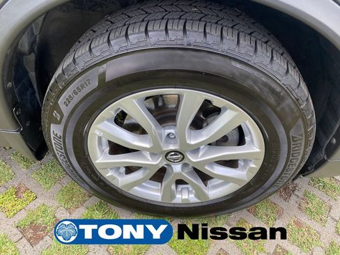 Used 2019 Nissan Rogue SV FWD image 27