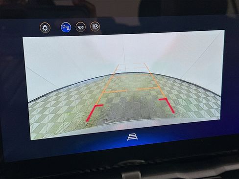 Used 2025 Chevrolet Equinox LT image 23