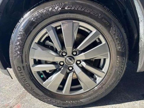 Used 2025 Nissan Pathfinder SV image 14