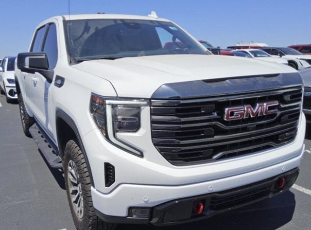 Used 2023 GMC Sierra 1500 AT4 w/ AT4 Premium Package AWD/4WD image 2