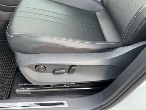 Certified 2023 Volkswagen Tiguan SE R-Line image 29