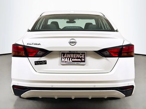 Used 2025 Nissan Altima 2.5 SV FWD image 5