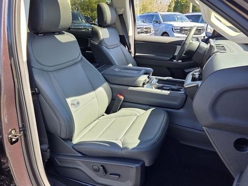 New 2026 Ford Expedition Active image 19