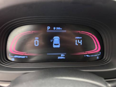 Used 2025 Hyundai Venue SEL FWD image 16