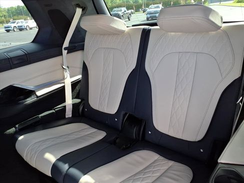 Used 2022 BMW X7 M50i w/ Dynamic Handling Package AWD/4WD image 27