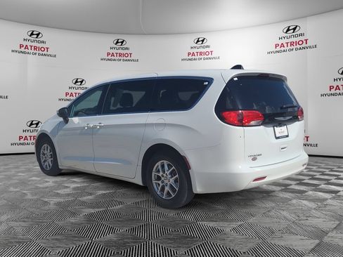 Used 2023 Chrysler Voyager LX FWD image 5