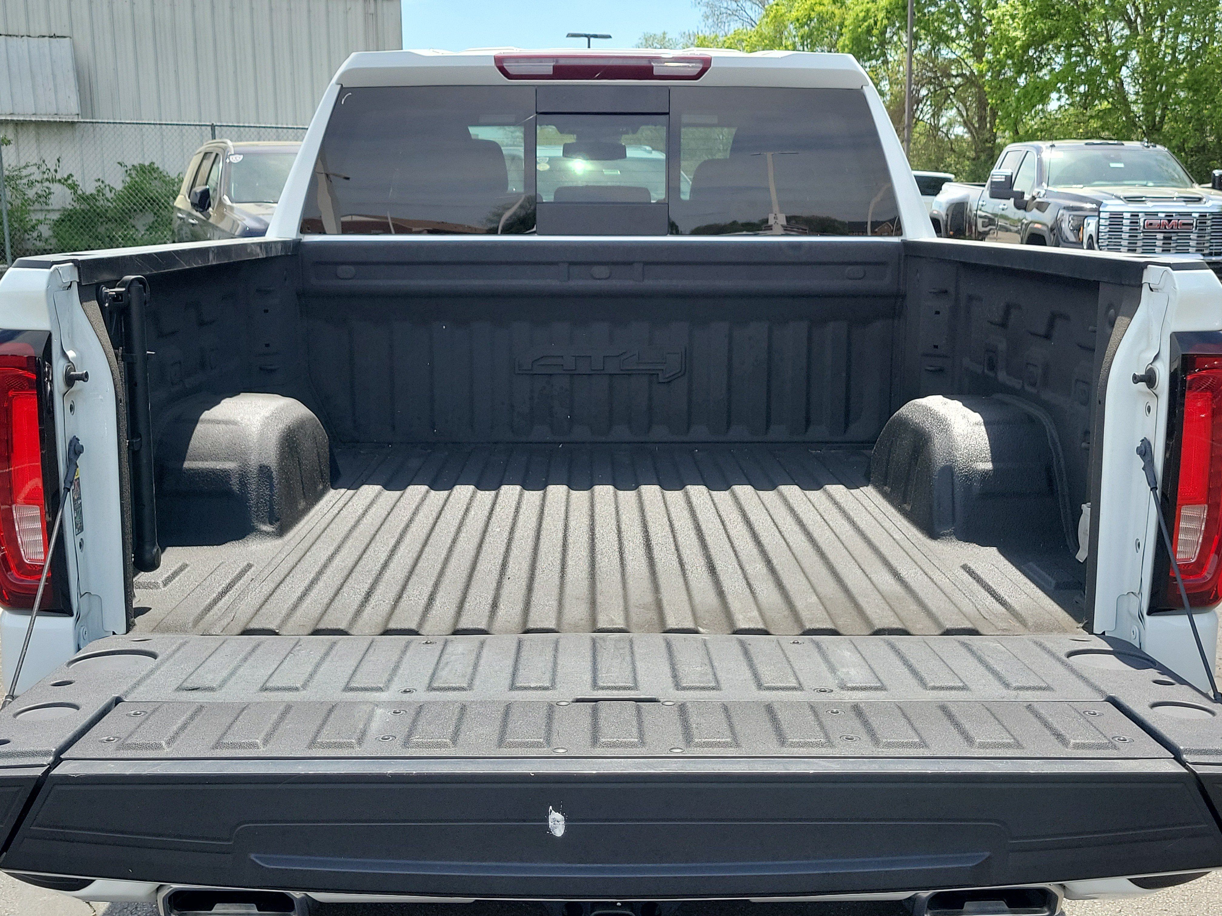 Used 2024 GMC Sierra 1500 AT4 w/ AT4 Premium Package AWD/4WD image 8