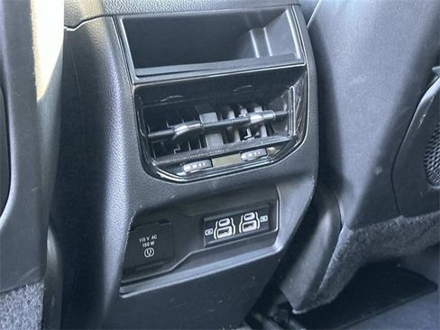 Certified 2024 Jeep Grand Cherokee Altitude image 12