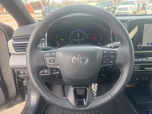Used 2025 Toyota Camry SE image 26
