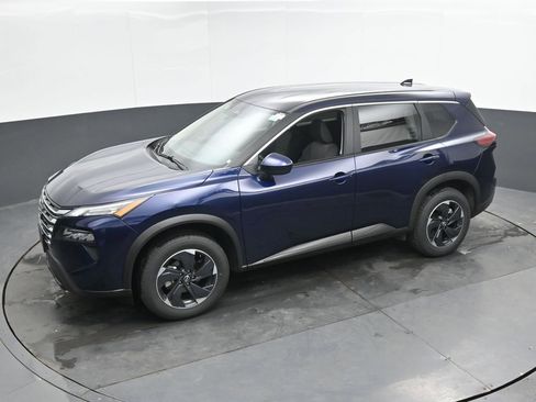 Used 2025 Nissan Rogue SV image 36