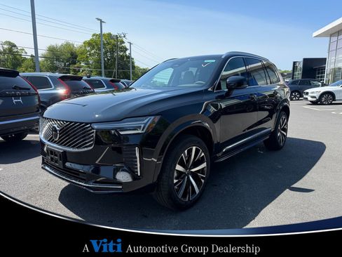 Used 2025 Volvo XC90 B5 Core w/ Climate Package image 4