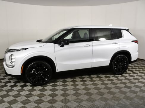New 2026 Mitsubishi Outlander LE AWD/4WD image 9