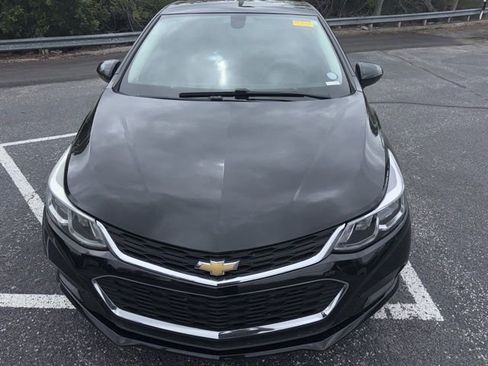 Used 2018 Chevrolet Cruze LS image 2
