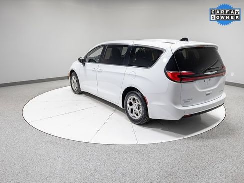 Used 2024 Chrysler Pacifica Limited image 32