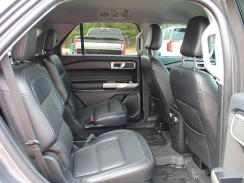 Used 2022 Ford Explorer XLT w/ Class IV Trailer Tow Package image 16