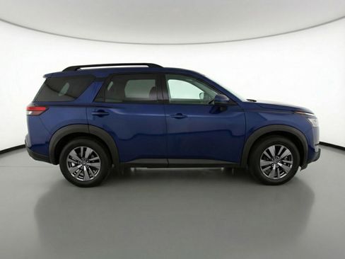 Used 2025 Nissan Pathfinder SV image 11