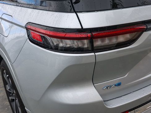 Used 2024 Jeep Grand Cherokee Overland w/ Luxury Tech Group IV image 6