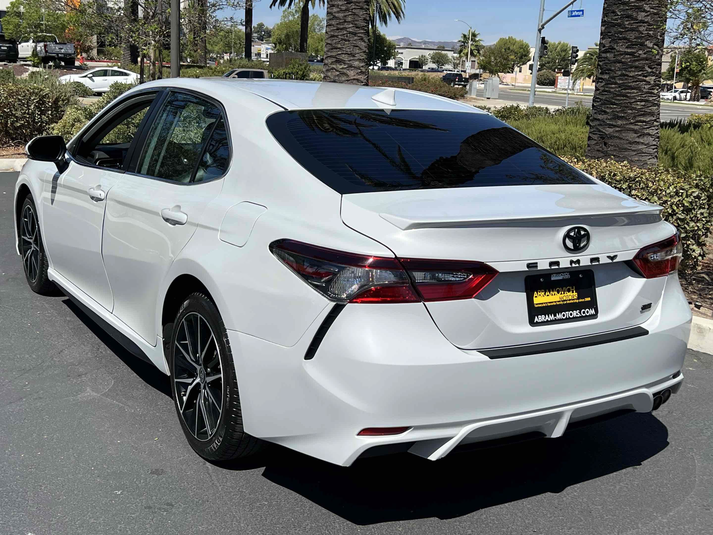 Used 2023 Toyota Camry SE w/ Convenience Package FWD image 2