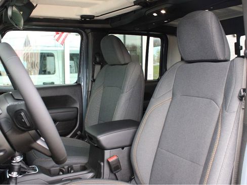 New 2026 Jeep Gladiator Sport AWD/4WD image 10