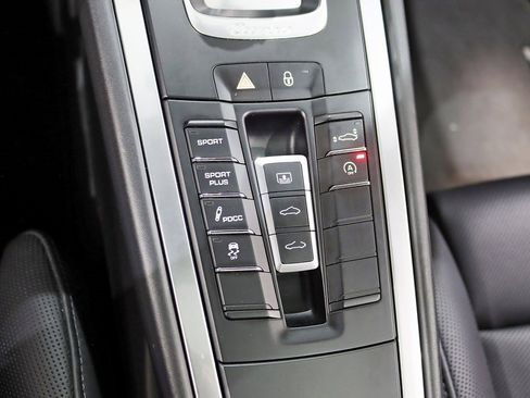 Used 2014 Porsche 911 Turbo image 26