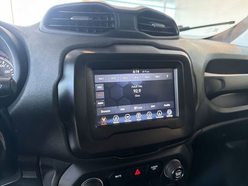 Used 2019 Jeep Renegade Latitude image 22