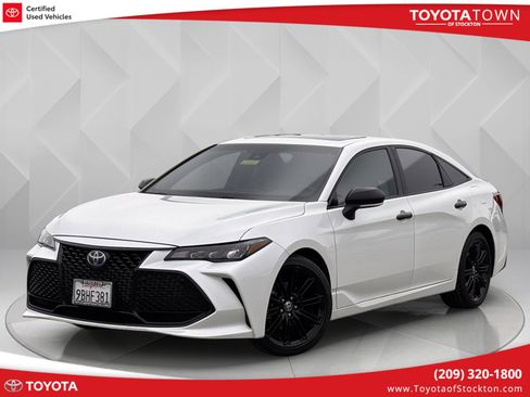 Certified 2022 Toyota Avalon XSE image 1