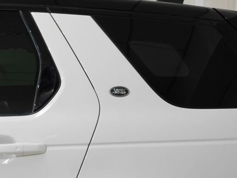 Used 2020 Land Rover Discovery Sport SE AWD/4WD image 15