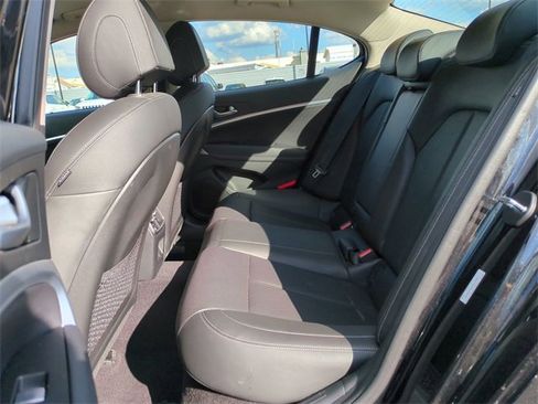 Used 2025 Genesis G70 2.5T image 12