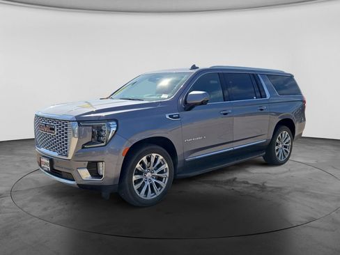 Used 2022 GMC Yukon XL Denali AWD/4WD image 4