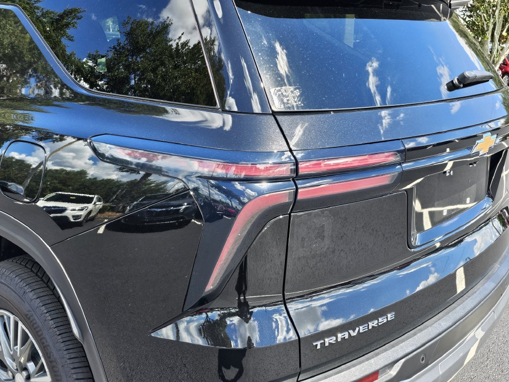 Used 2026 Chevrolet Traverse LT w/ Driver Confidence Package FWD image 7