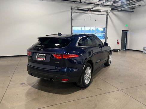 Used 2018 Jaguar F-PACE Prestige image 3