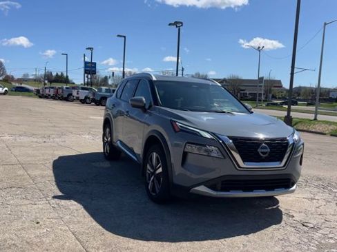 Used 2023 Nissan Rogue Platinum w/ Platinum Premium Package image 3