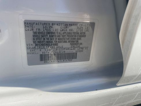 Used 2025 Nissan Versa SV image 29