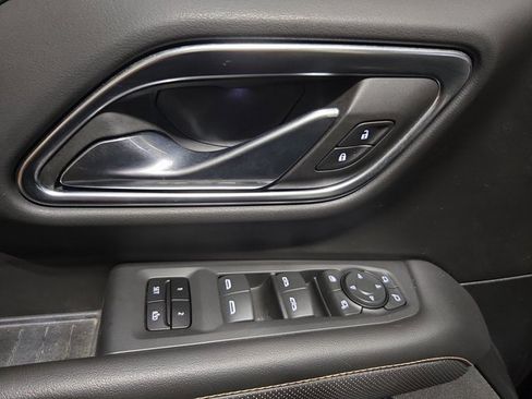 Used 2021 GMC Yukon XL AT4 w/ Technology Package image 32