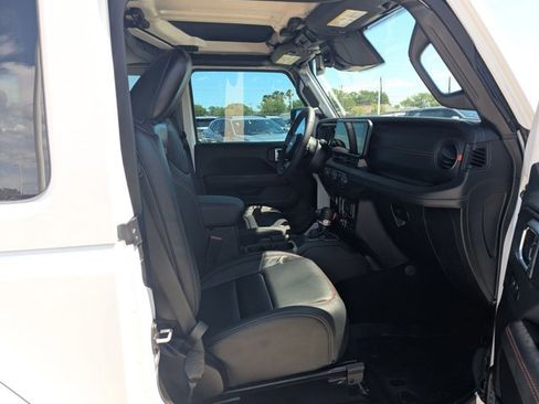Used 2025 Jeep Wrangler Rubicon image 19