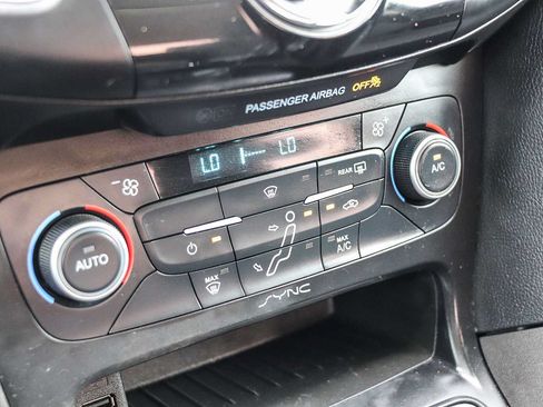Used 2018 Ford Focus SEL FWD image 18
