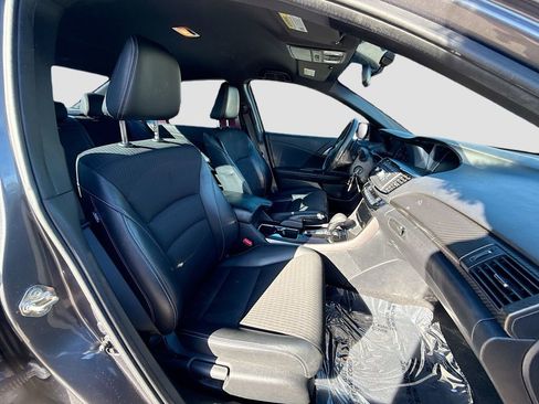 Used 2017 Honda Accord Sport image 14
