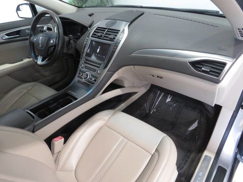 Used 2017 Lincoln MKZ Premiere FWD image 9