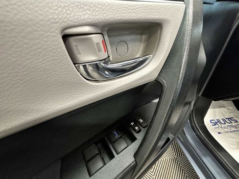 Used 2018 Toyota Corolla LE FWD image 15